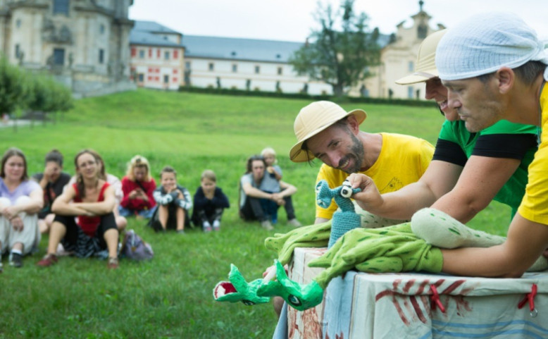 HYB4 Divadlo: Dinosauří pohádka