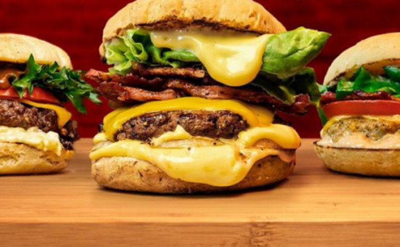 Burgerbraní v Klánovicích: Otevíračka burgrárny, Soutěže