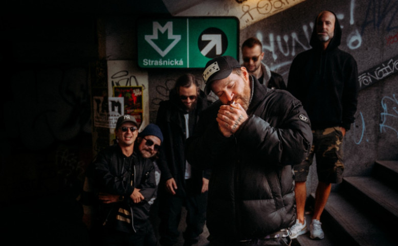 Prago Union / Café V lese