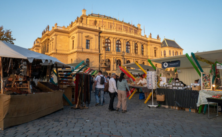 Umtrh Meet The Makers