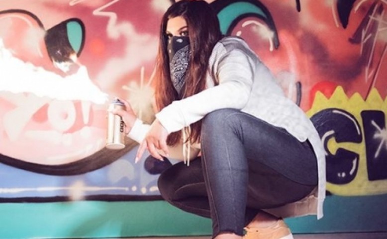 Graffs on sneakers se Sany a co