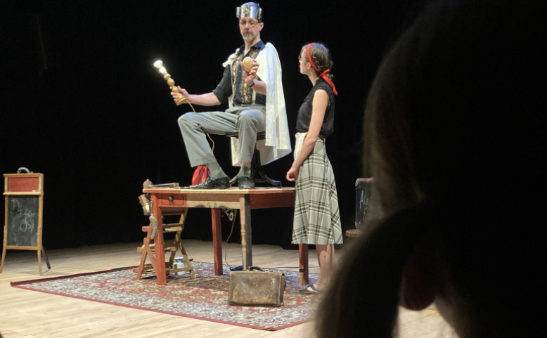 Stůl nad zlato – Divadlo Ústav Úžasu