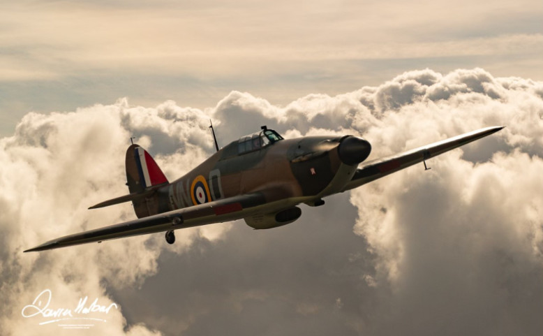 Den otevřených dveří hangáru + debata Tmavomodrý svět