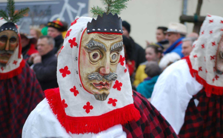 Tradice, čepice, truhlice