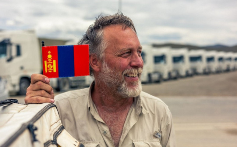 Žlutou žábou do země modrého nebe