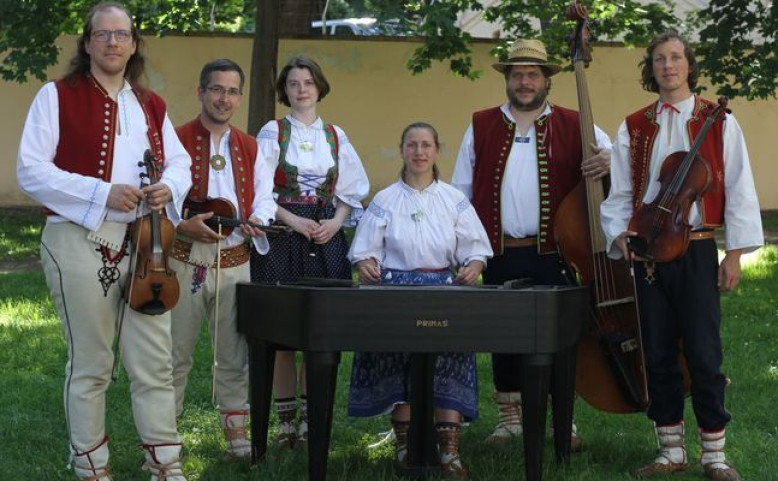 Beseda u cimbálu s Cimbálovou muzikou Kyčera
