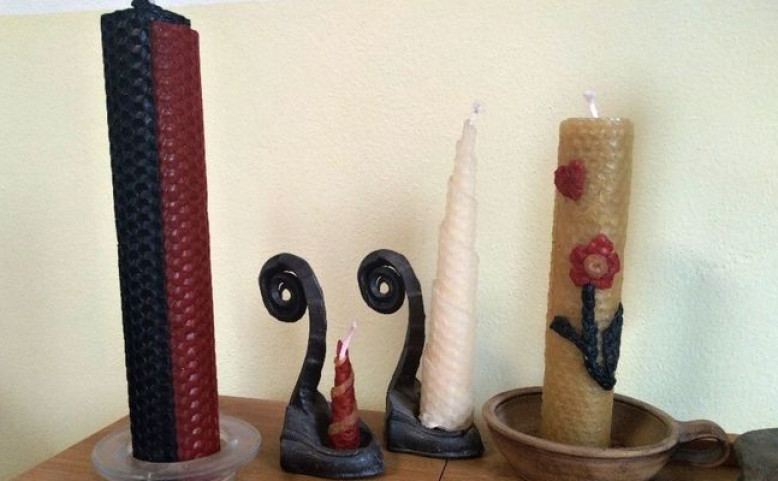 Děti tvoří v Národopisném muzeu: Svíčky hromničky