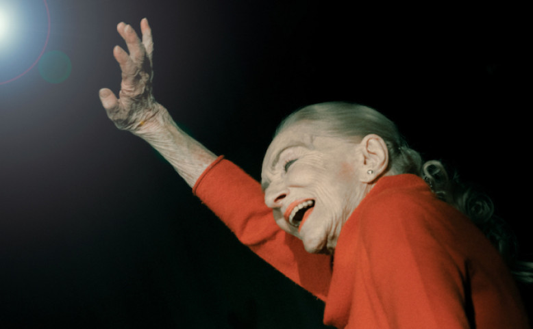 Zpívá a vypráví Soňa Červená