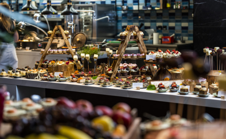 Neomezený bufetový brunch & živá hudba s kaprem