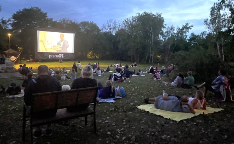 Letní kino Prahy 12 - Někdo to rád v Plzni