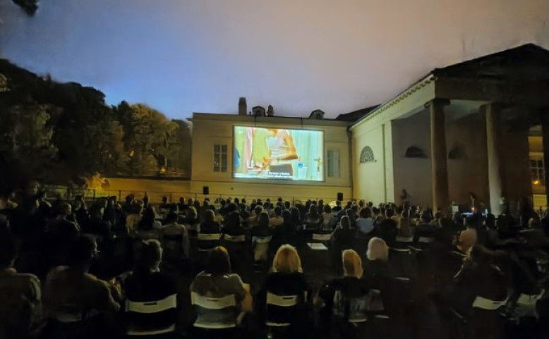 Letní kino Kinská za Národopisným muzeem 