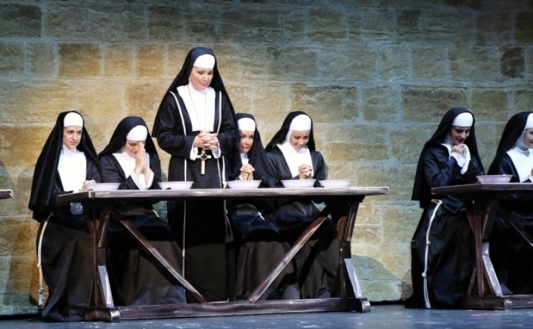 Sestra v akci - Premiéra