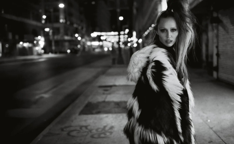 Miley Cyrus: Something Beautiful - Filmová premiéra