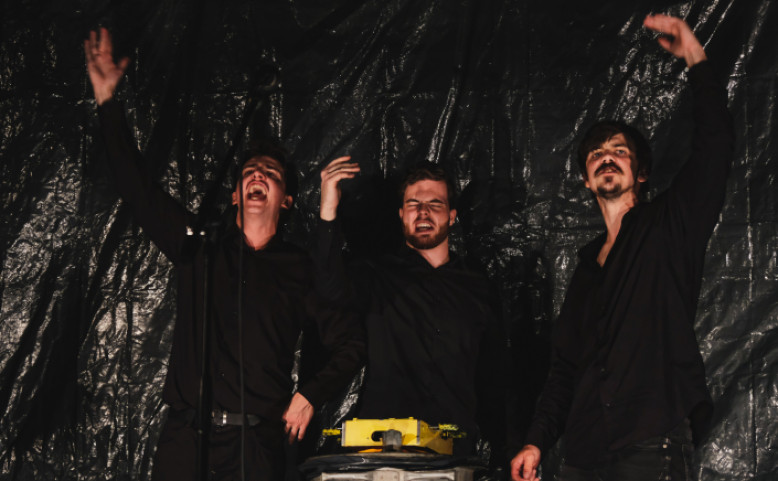 Noc divadel v DISKu a na DAMU: HOŘÍ