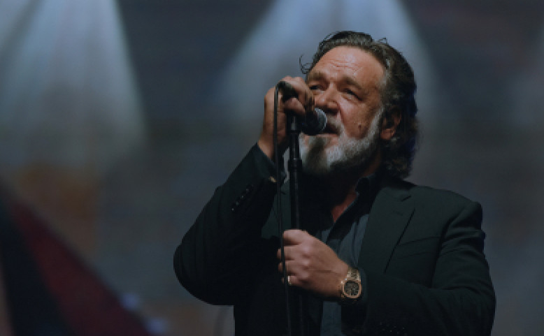 RUSSELL CROWE´S INDOOR GARDEN PARTY