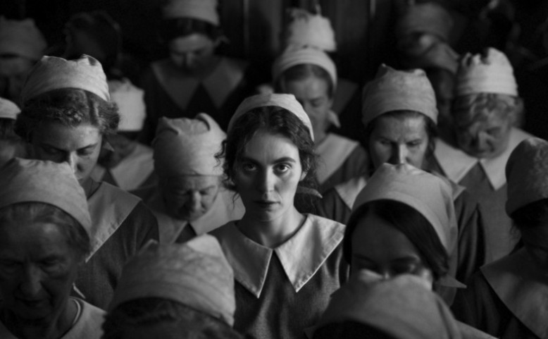 FILM ZA STOVKU! | Dívka s jehlicí