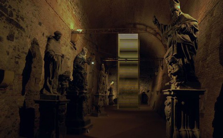 Dočasný památník k výročí 600. let od upálení Mistra Jana Husa.