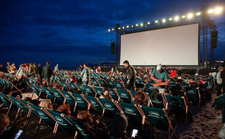 Venkovní promítaní: Chci mluvit se svým agentem!