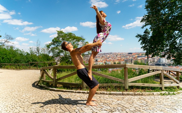 Acro jóga pro začátečníky a mírně pokročilé