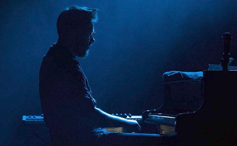 Clemens Christian Poetzsch hraje skladby Svena Helbiga