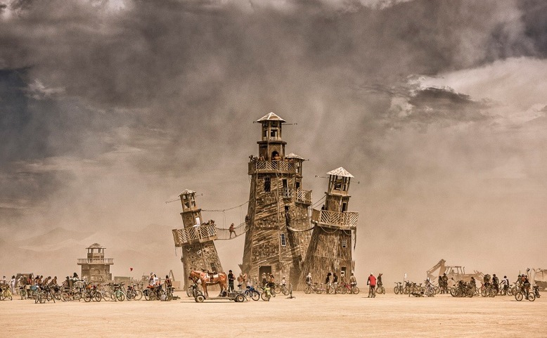 ONLINE: Burning Man uprostřed pouště