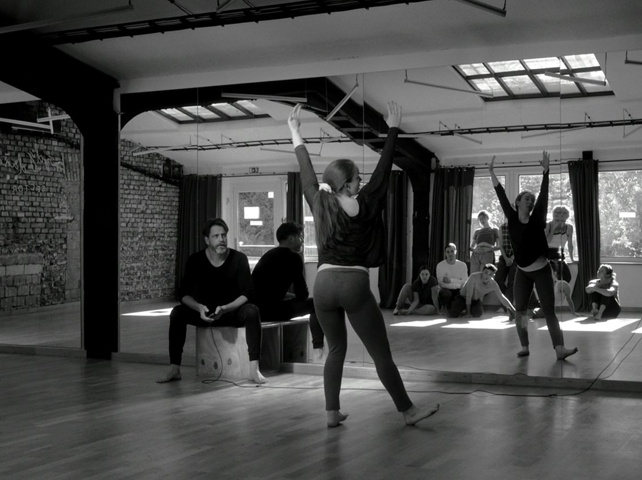 Kino: Zrcadla ve tmě