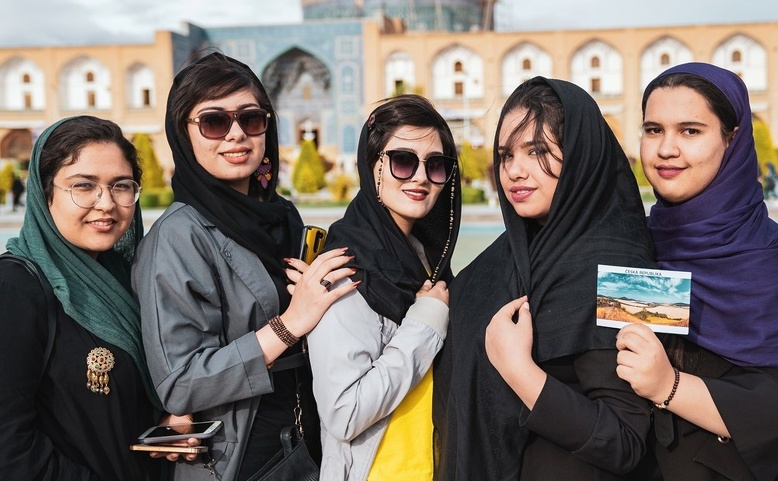 ONLINE: ÍRÁN - Tři tisíce tun lásky z Persie