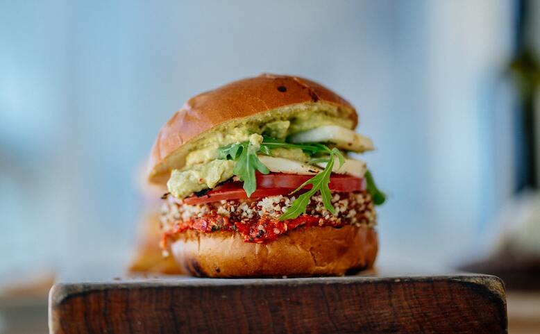 Vegan Burger Day - benefice pro lidi na útěku před válkou