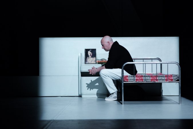 Adamova jablka + diskuze po představení