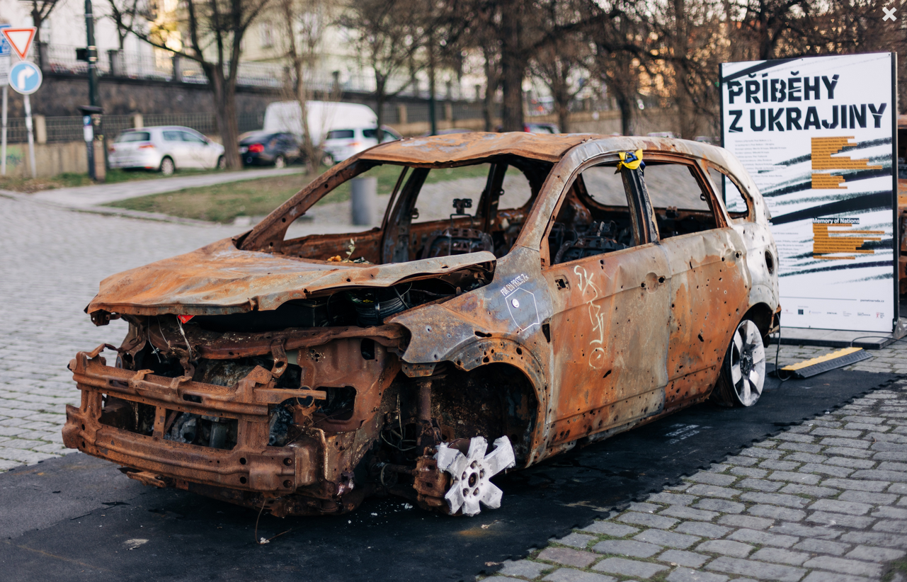 Paměť národa: vraky aut a příběhy z Ukrajiny