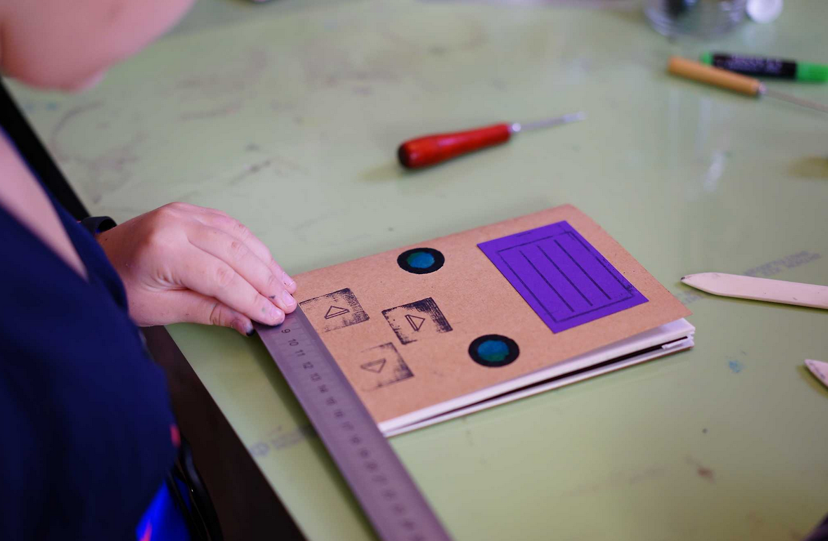 Výroba recyklovaného zápisníku