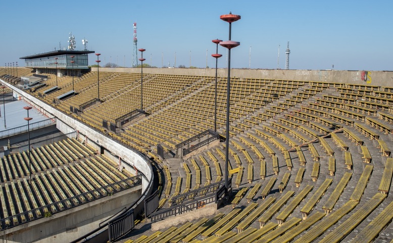 Velký strahovský stadion – z tribuny na tribunu