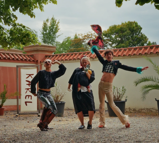 Sweat vol. 2: tančírna za bílého dne