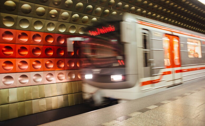 Depo Hostivař a trasa A s 81-71M - prohlídka s projížďkou