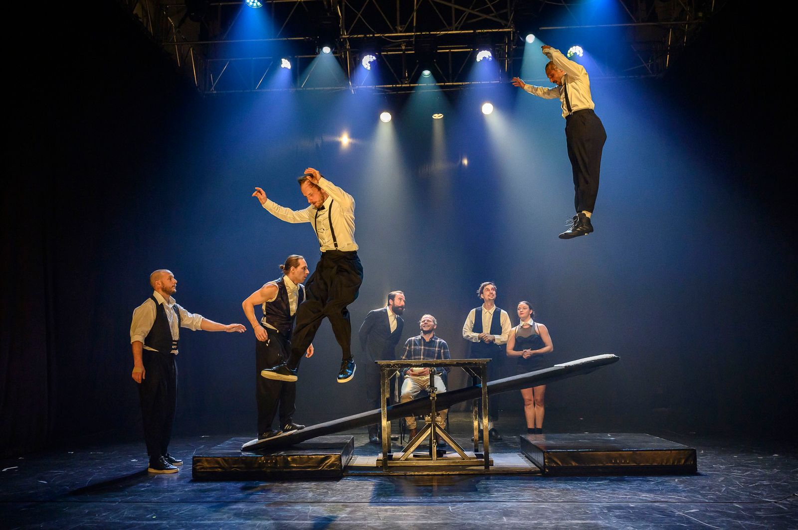 Cirk La Putyka: Senses