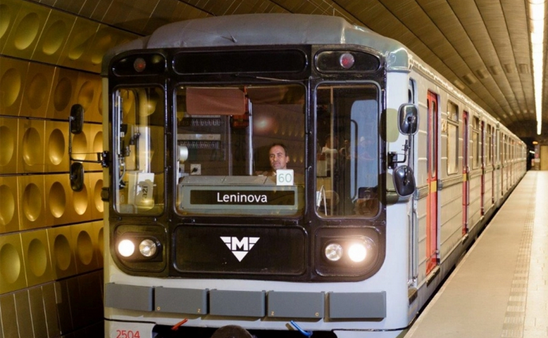 Depo Hostivař a trasa A s 81-71 - prohlídka s projížďkou