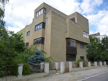 Od Müllerovy vily k vojenskému hřbitovu - procházka