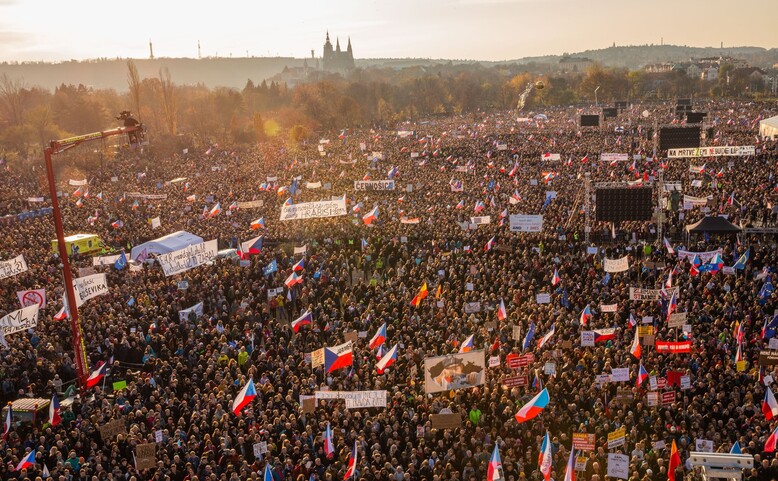 Demonstrace na podporu demokracie - nenechme si ukrást budoucnost