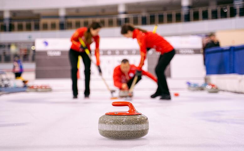 Hraj Curling - curling na zkoušku