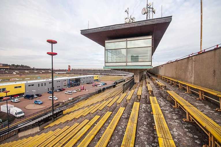 Velký strahovský stadion – z tribuny na tribunu