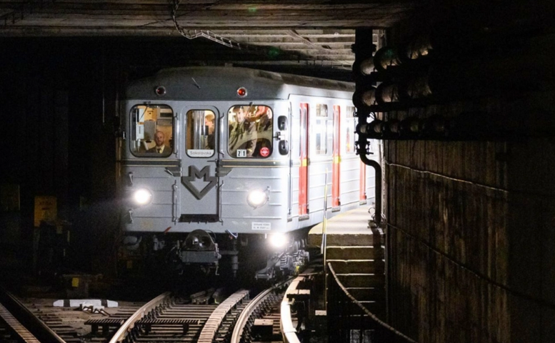 Projížďka historickou soupravou metra a prohlídka depa