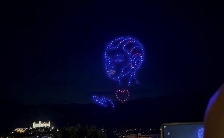 Dronová show nad Vltavou