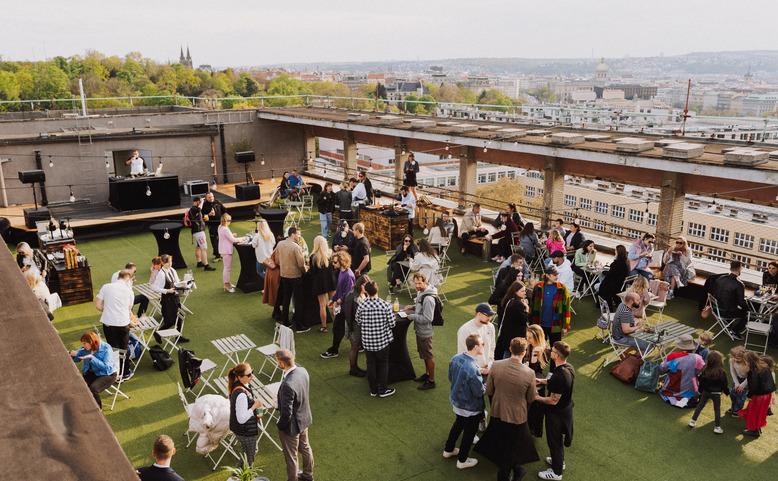 Sunset Dinner Party - večeře nad Prahou