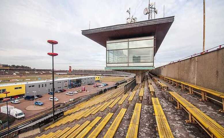 Velký strahovský stadion – z tribuny na tribunu