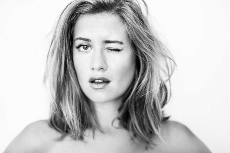 Emma Smetana - Over tour v Lese + support: The Youniverse