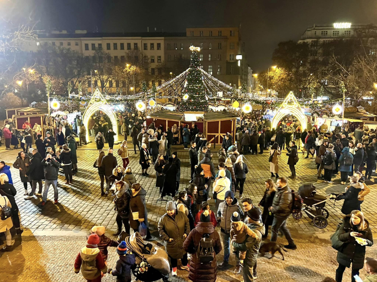 Vánoční trhy na Náměstí Míru