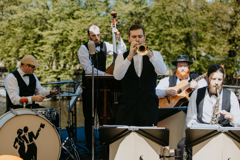 Otevření střechy v rytmu swingu