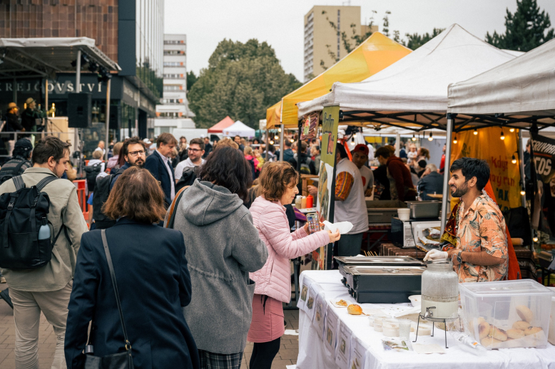 Slyším vidím chutnám svět