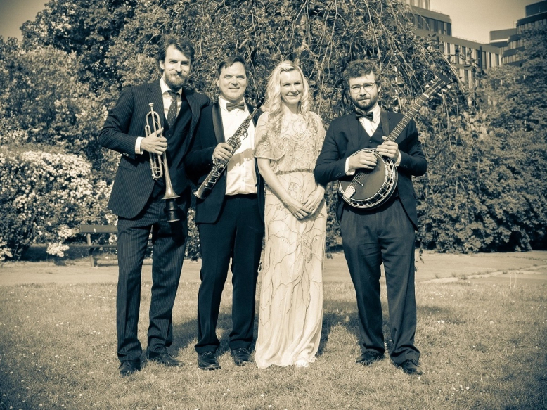 Otevření střechy: Roaring Wild Cats