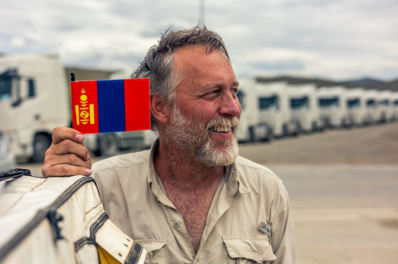 Žlutou žábou do země modrého nebe